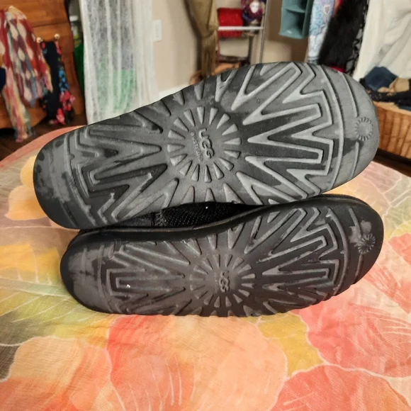 COPY - UGG black sequins boots - Picture 4 of 8